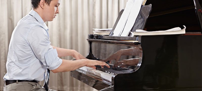 Is there an easy way to learn piano?